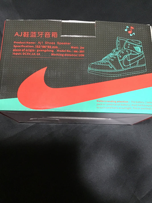 Speaker Sneaker